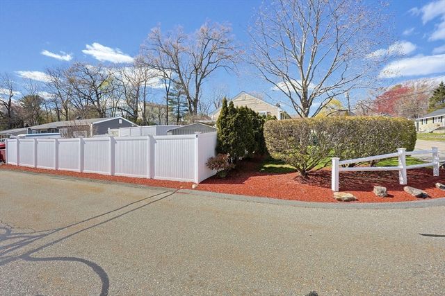 89 Coburn Dr, Lowell, MA 01854