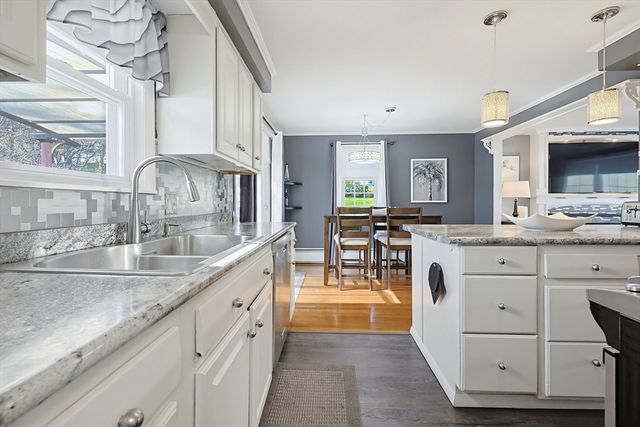 89 Coburn Dr, Lowell, MA 01854