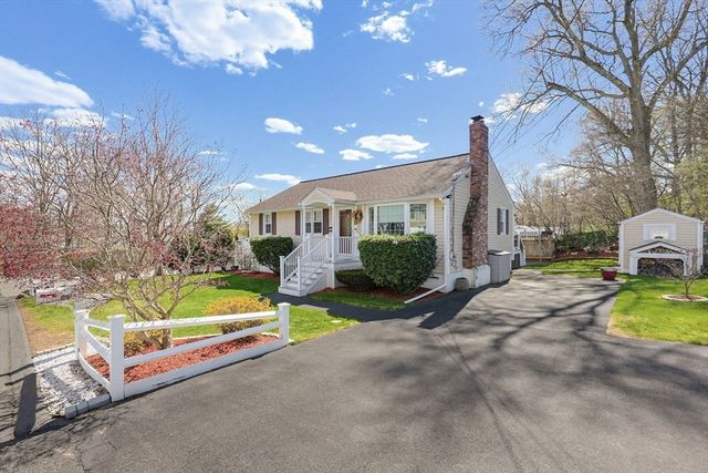 89 Coburn Dr, Lowell, MA 01854