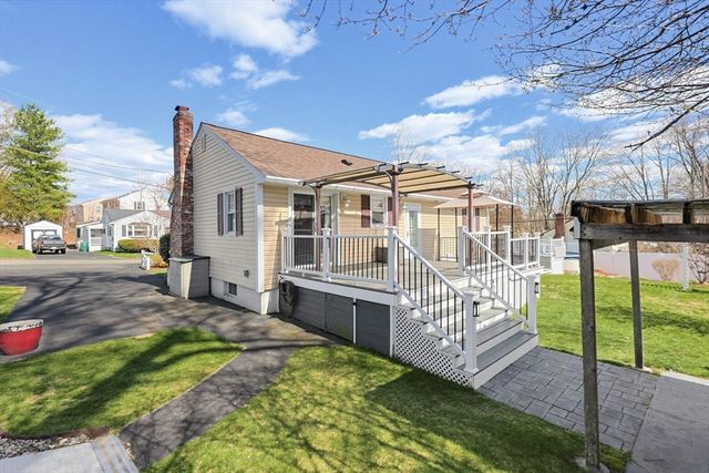 89 Coburn Dr, Lowell, MA 01854