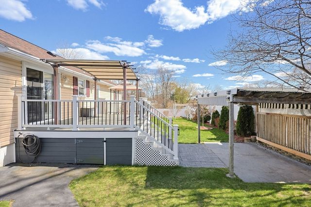 89 Coburn Dr, Lowell, MA 01854