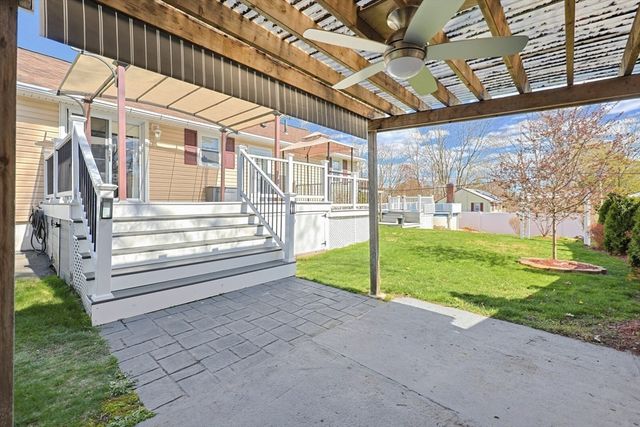 89 Coburn Dr, Lowell, MA 01854