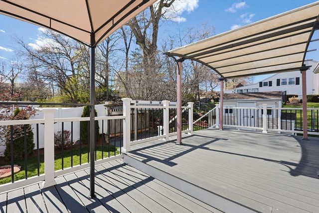 89 Coburn Dr, Lowell, MA 01854