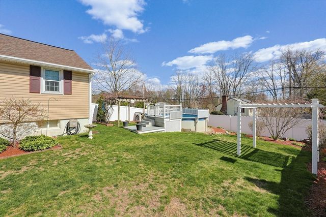 89 Coburn Dr, Lowell, MA 01854