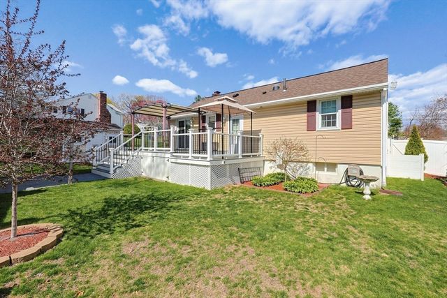 89 Coburn Dr, Lowell, MA 01854