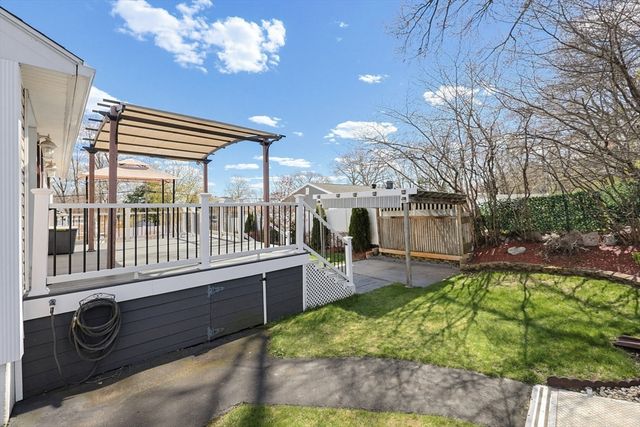 89 Coburn Dr, Lowell, MA 01854