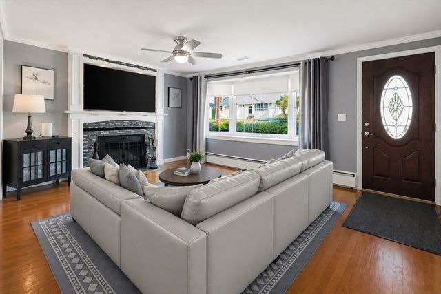 89 Coburn Dr, Lowell, MA 01854