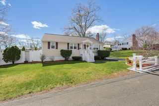 89 Coburn Dr, Lowell, MA 01854