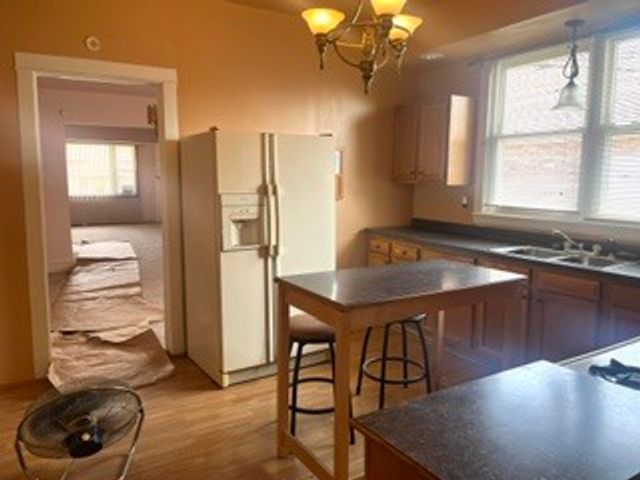 10228 S Carpenter Street, Chicago, IL 60643