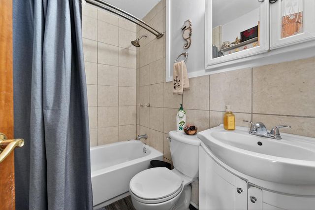 2024 W Grays LANE, Oak Creek, WI 53154