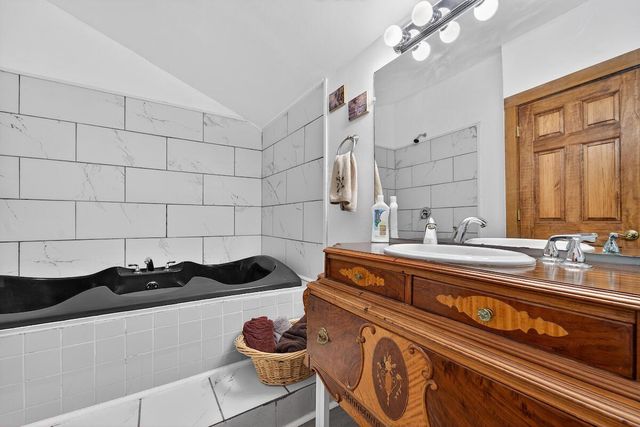 2024 W Grays LANE, Oak Creek, WI 53154