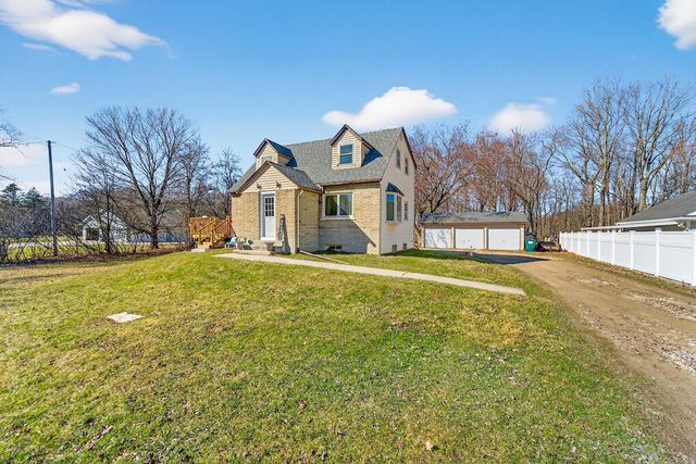2024 W Grays LANE, Oak Creek, WI 53154
