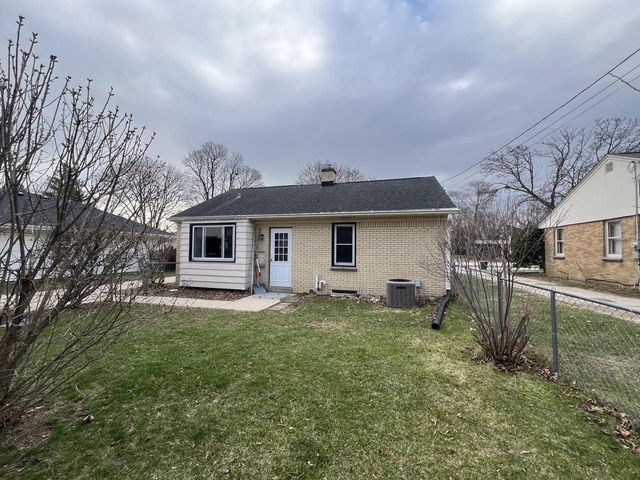 7822 W Oklahoma AVENUE, West Allis, WI 53219