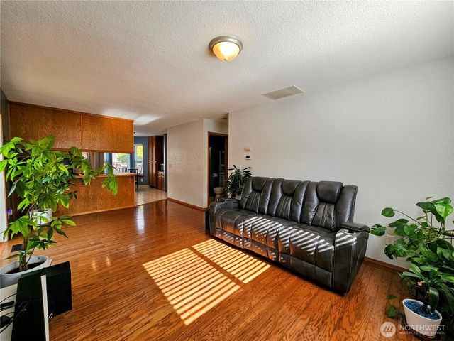 20414 2nd Avenue E, Spanaway, WA 98387