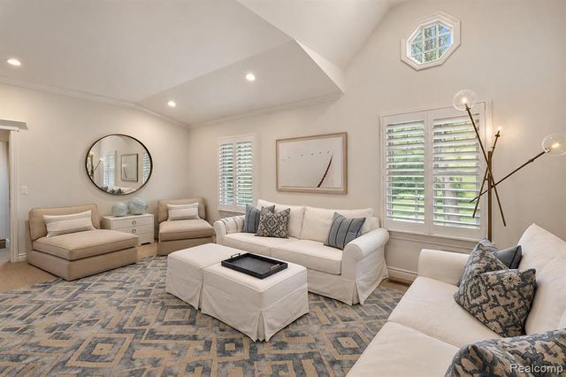 232 Guilford Road, Bloomfield Hills, MI 48304