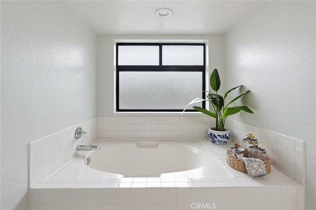 75100 La Sierra, Palm Desert, CA 92211