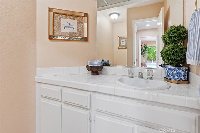 75100 La Sierra, Palm Desert, CA 92211