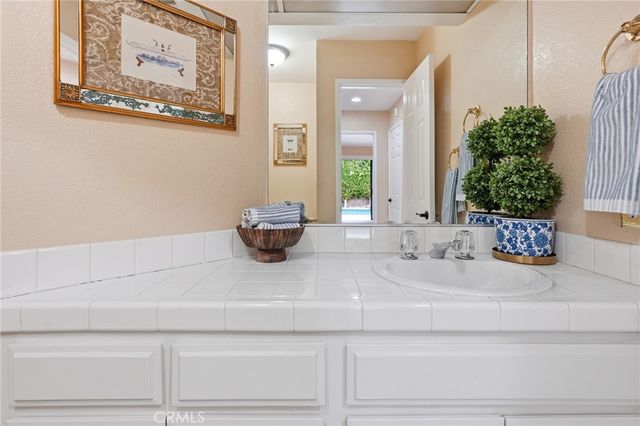 75100 La Sierra, Palm Desert, CA 92211