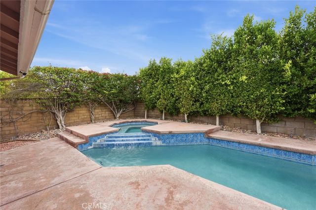 75100 La Sierra, Palm Desert, CA 92211