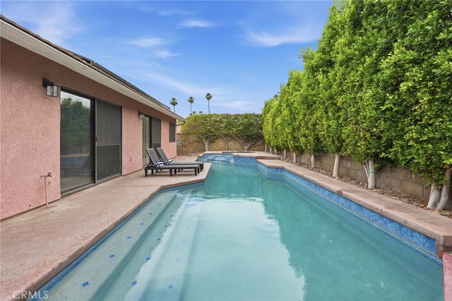 75100 La Sierra, Palm Desert, CA 92211