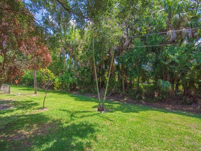 1070 47th Avenue SW, Vero Beach, FL 32968