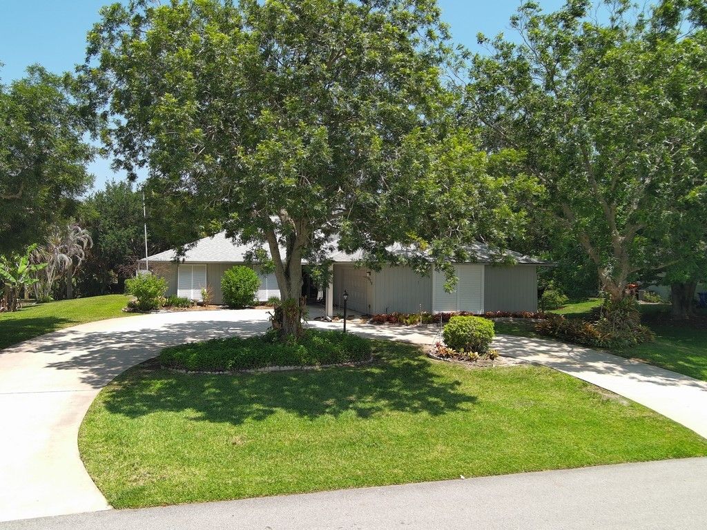 1070 47th Avenue SW, Vero Beach, FL 32968