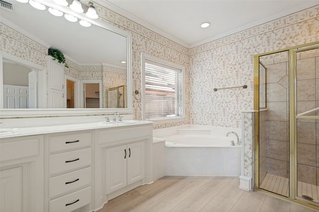 2409 Bedford Circle, Bedford, TX 76021