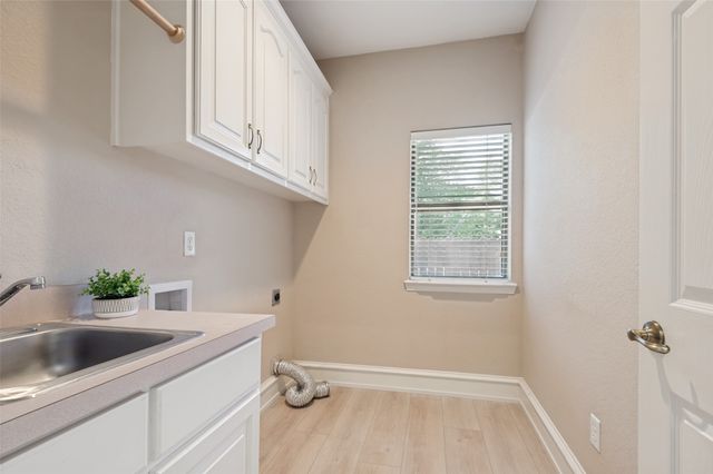 2409 Bedford Circle, Bedford, TX 76021