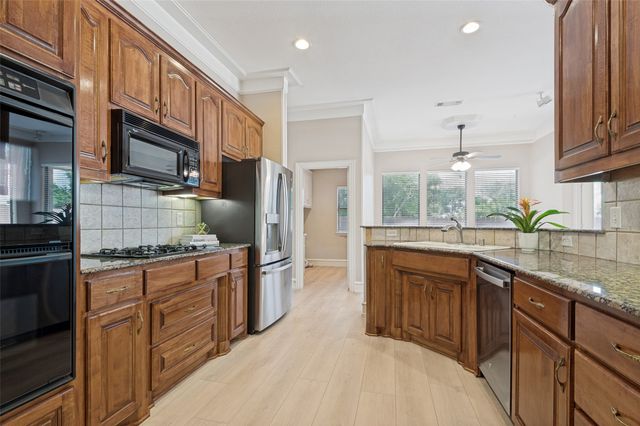 2409 Bedford Circle, Bedford, TX 76021
