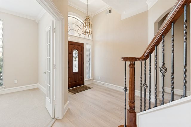 2409 Bedford Circle, Bedford, TX 76021