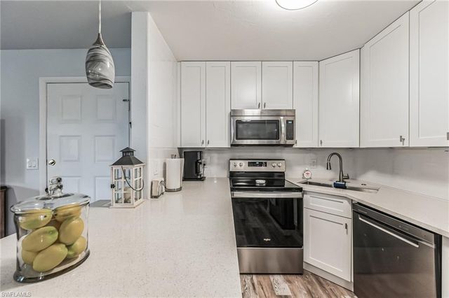 8081 Woods CIR 10, Fort Myers, FL 33919