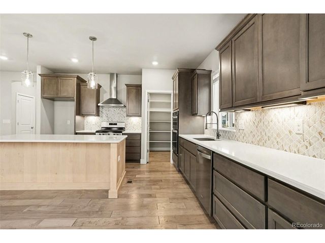 7296 Xenophon Ct, Arvada, CO 80005