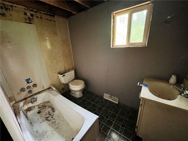 2302 Hunter Rd, Hempfield Twp, PA 15601