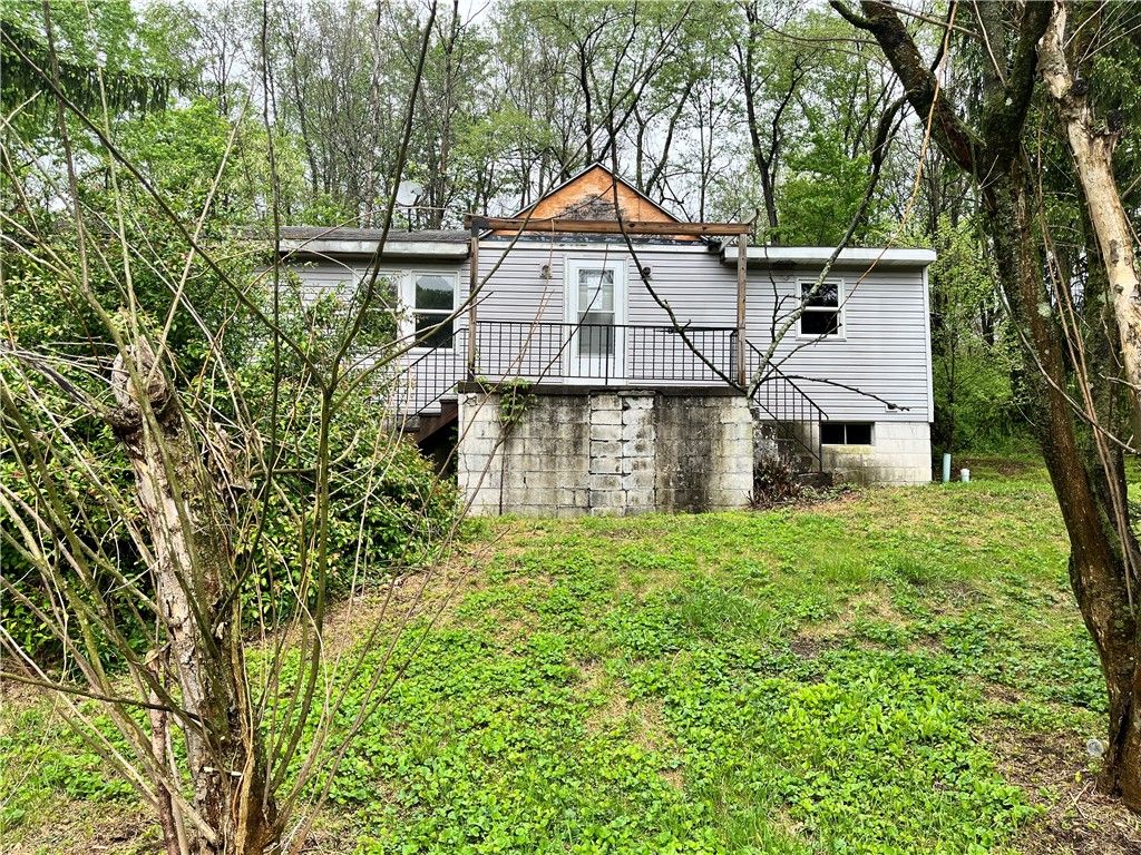 2302 Hunter Rd, Hempfield Twp, PA 15601