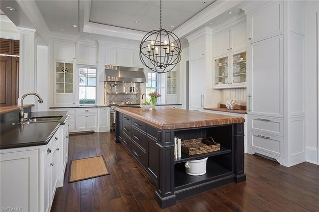 1249 Gordon River TRL, Naples, FL 34105