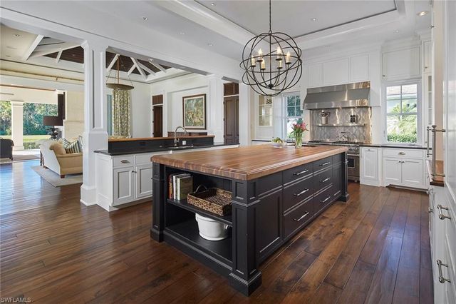 1249 Gordon River TRL, Naples, FL 34105