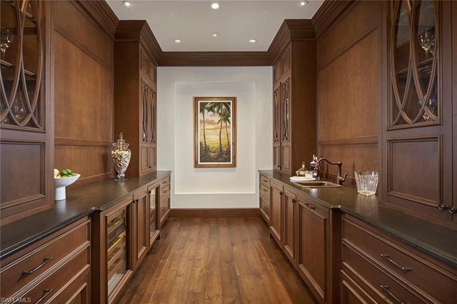 1249 Gordon River TRL, Naples, FL 34105