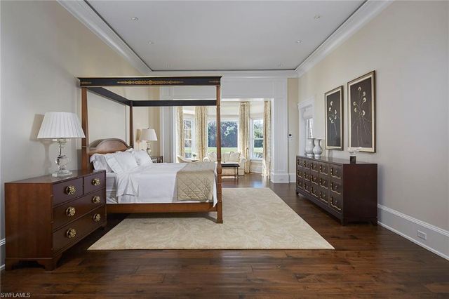 1249 Gordon River TRL, Naples, FL 34105