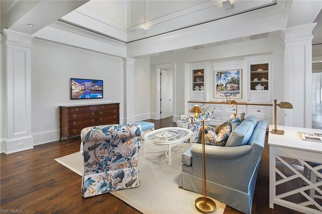 1249 Gordon River TRL, Naples, FL 34105