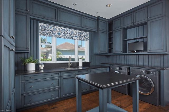 1249 Gordon River TRL, Naples, FL 34105