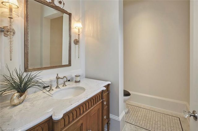 1249 Gordon River TRL, Naples, FL 34105