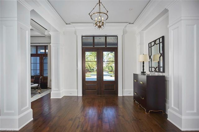 1249 Gordon River TRL, Naples, FL 34105