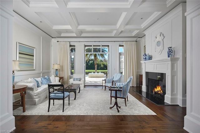 1249 Gordon River TRL, Naples, FL 34105