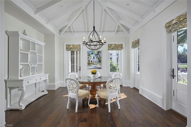 1249 Gordon River TRL, Naples, FL 34105