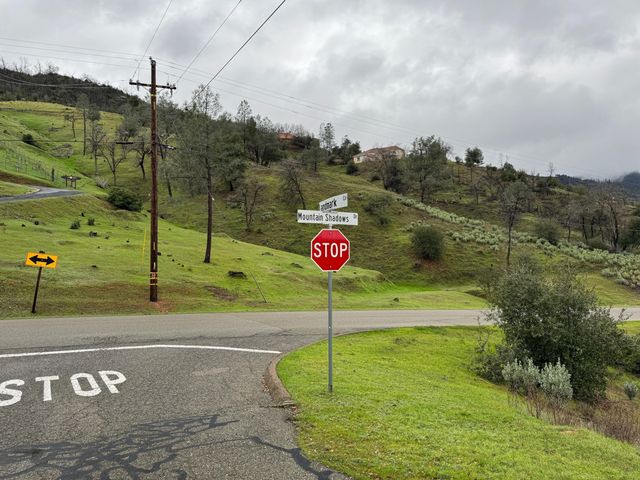 8664 Landmark Circle, Redding, CA 96001