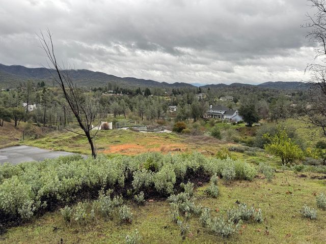 8664 Landmark Circle, Redding, CA 96001