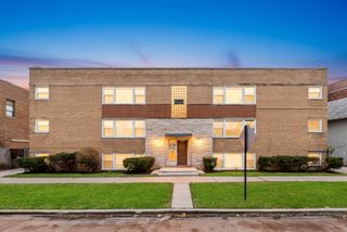 7327 S Kingston Avenue 2, Chicago, IL 60649
