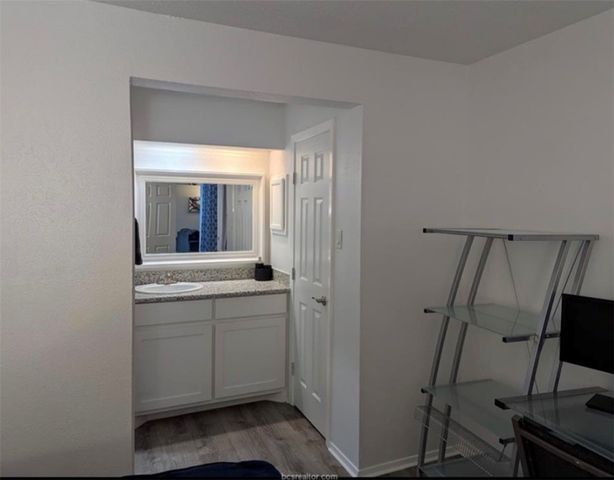 1901 Holleman Drive W 411, College Station, TX 77840