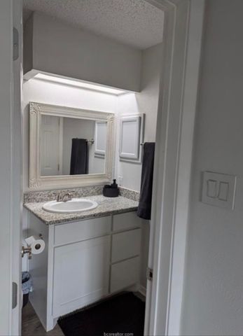 1901 Holleman Drive W 411, College Station, TX 77840