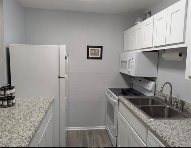 1901 Holleman Drive W 411, College Station, TX 77840